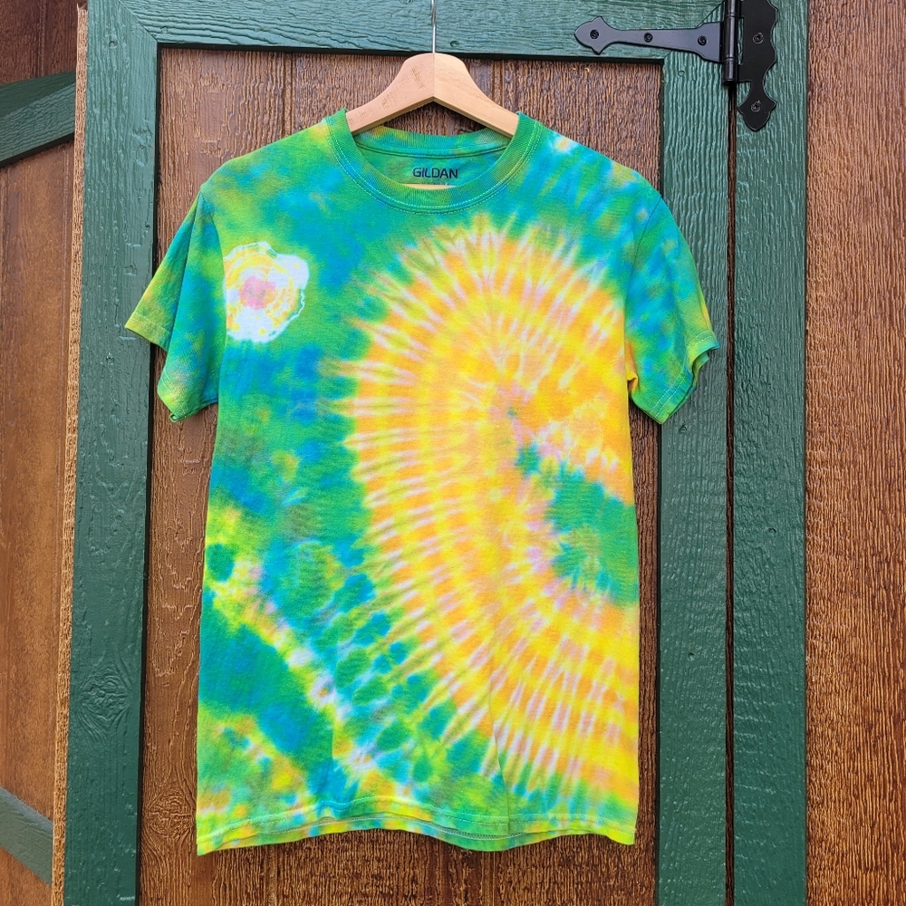 Tie Dye T-Shirt size small yellow green